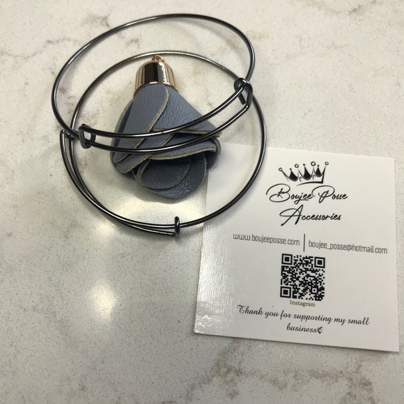 16 Assorted Expandable Wire Bangles - Picture 5 of 9